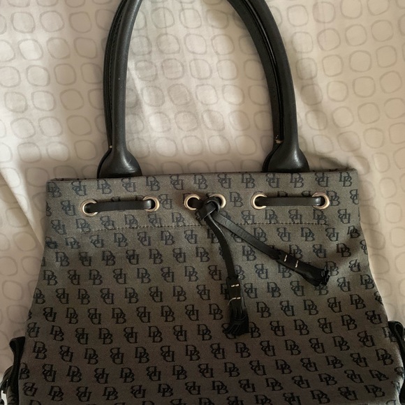 Dooney & Bourke Handbags - Dooney & Bourke black handbag